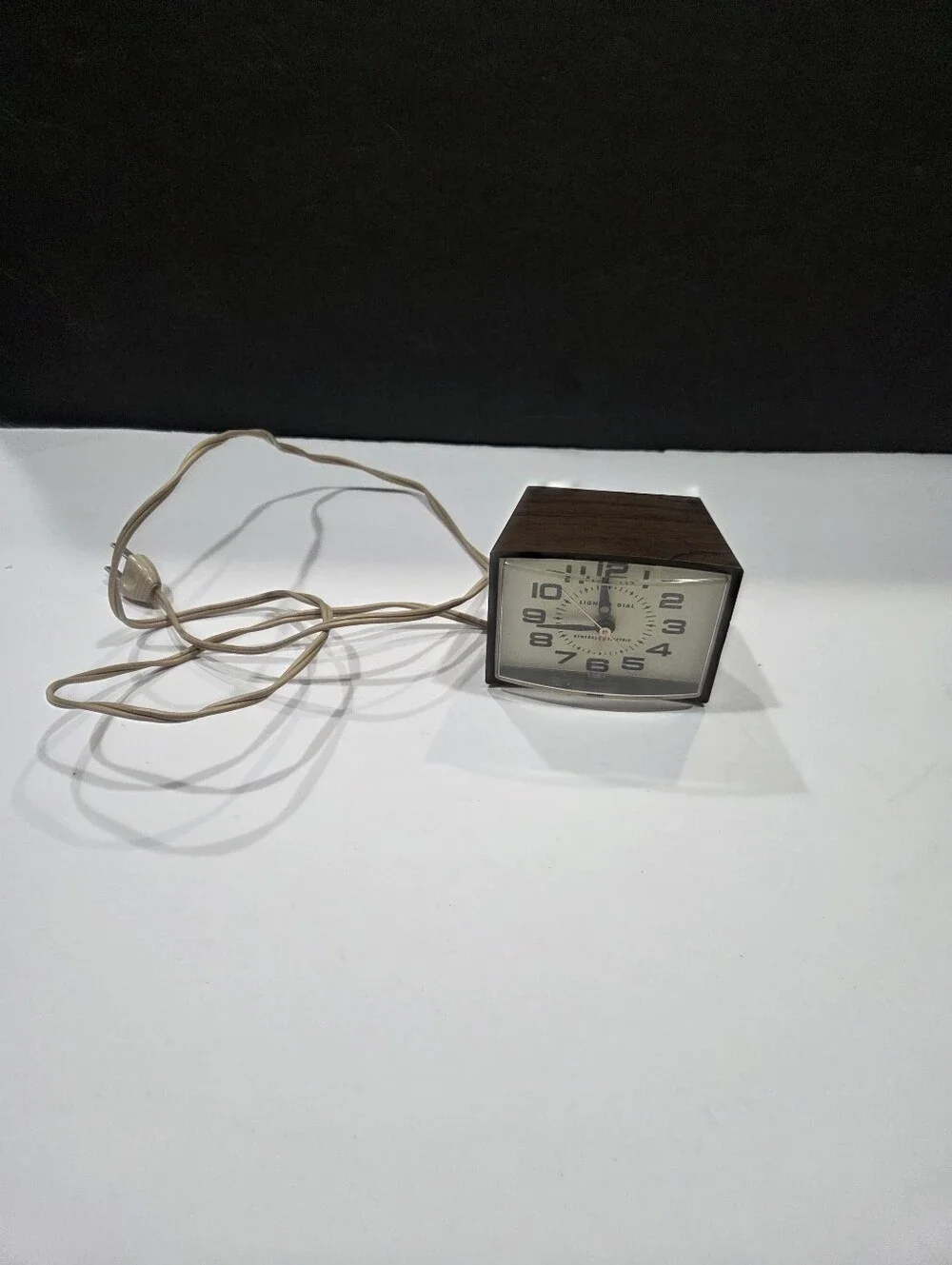 Vintage General Electric Brown Retro Square Bedside  Clock (Works)